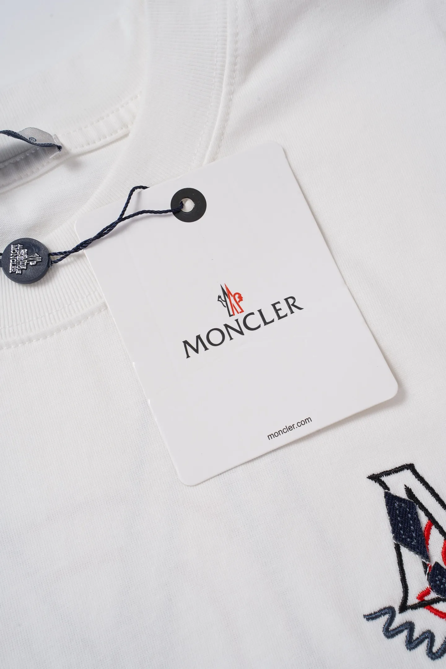 Moncler/ 2026Retro M T Moncler 2026New Arrival Retro M ， Black White Same Style。 ， ， ； ， Breathable ， + ， 。 ， Retro ， ， 。 Size：XS S M L ：Black White